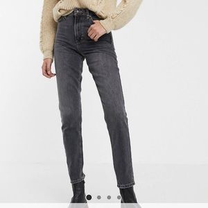 NWOT Topshop tall Mom Jeans in washed black
